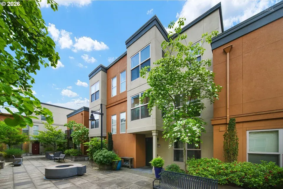 3 Bed 2 Bath Urban Residential Condo in Hillsboro, OR - 2