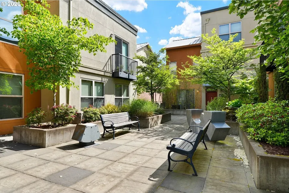 3 Bed 2 Bath Urban Residential Condo in Hillsboro, OR - 4