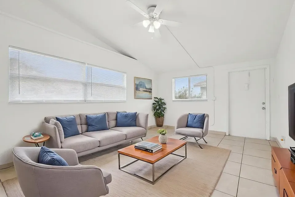 3 Bed 2 Bath Urban Residential Condo in Hollywood, FL - 4