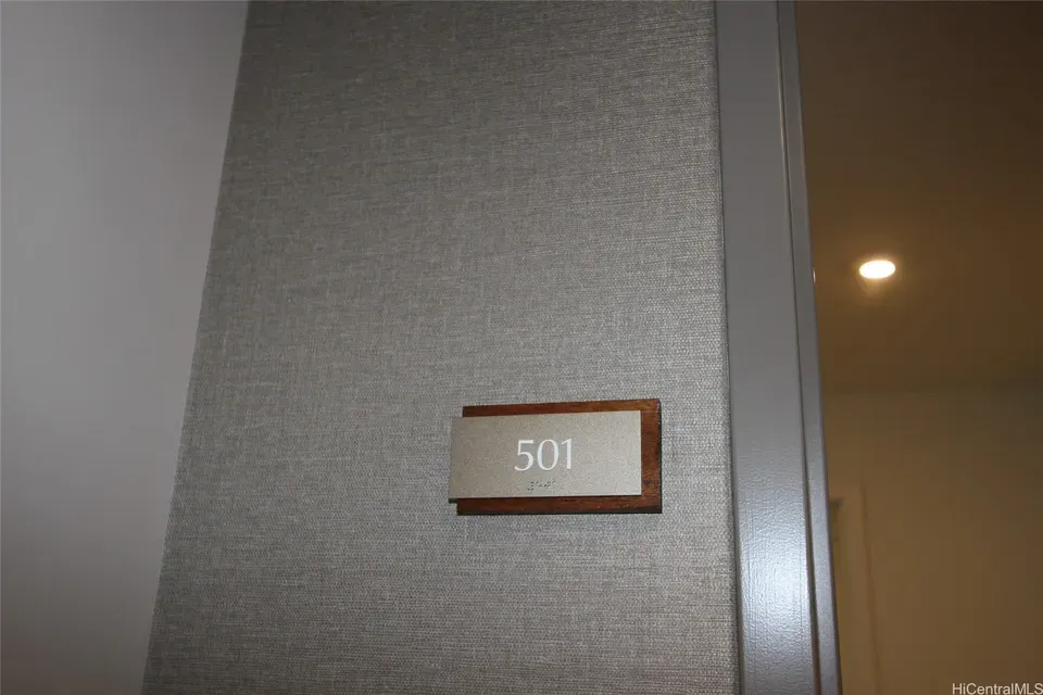 3 Bed 2 Bath Urban Residential Condo in Honolulu, HI