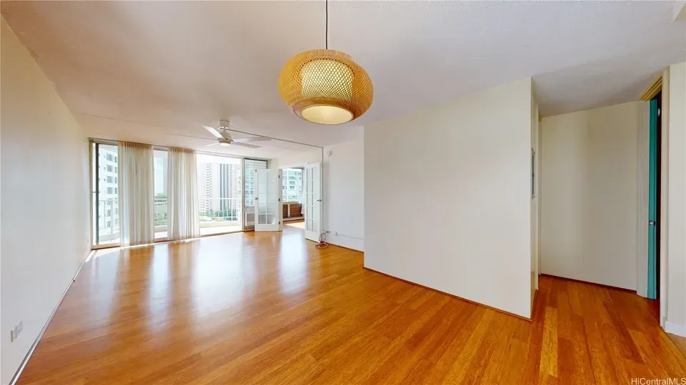 3 Bed 2 Bath Urban Residential Condo in Honolulu, HI - 2