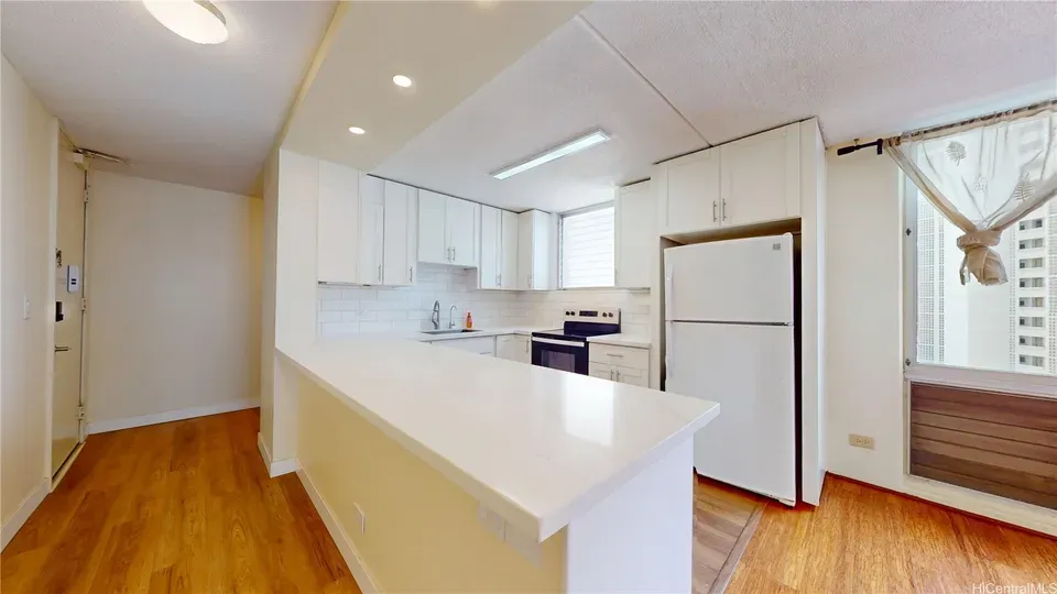3 Bed 2 Bath Urban Residential Condo in Honolulu, HI - 3