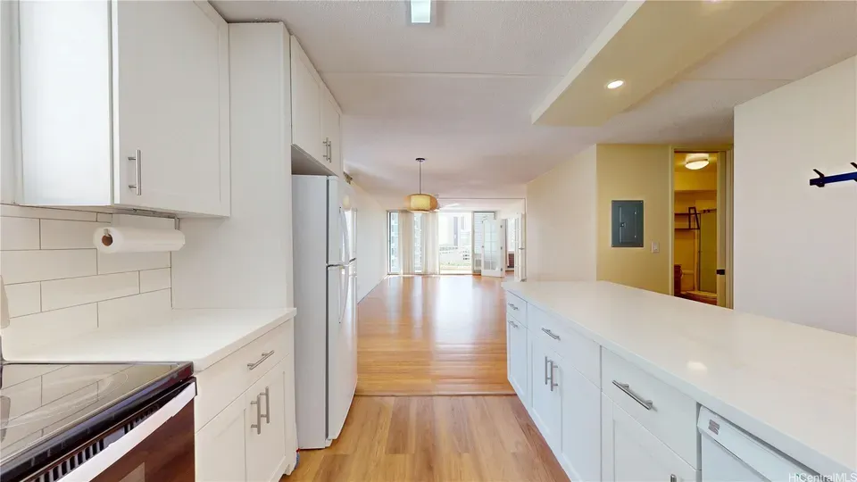 3 Bed 2 Bath Urban Residential Condo in Honolulu, HI - 4