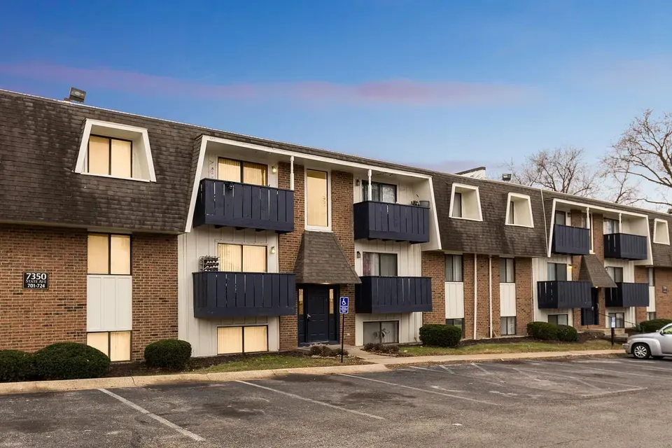 3 Bed 2 Bath Urban Residential Condo in Kansas City, KS - 5