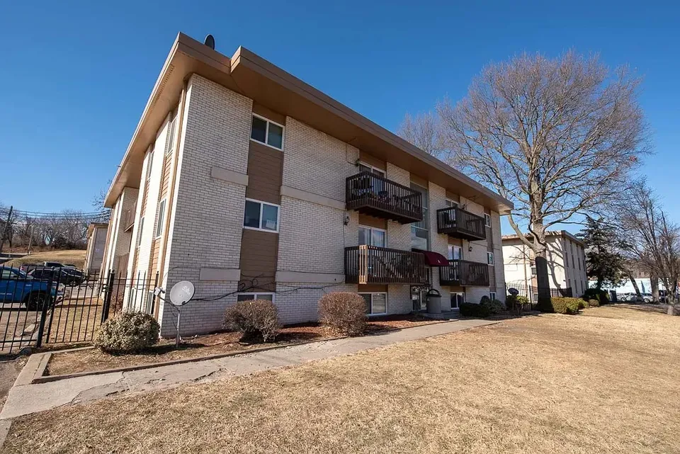 3 Bed 2 Bath Urban Residential Condo in Kansas City, KS - 2