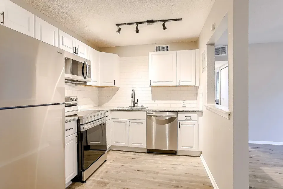 3 Bed 2 Bath Urban Residential Condo in Kansas City, KS - 5