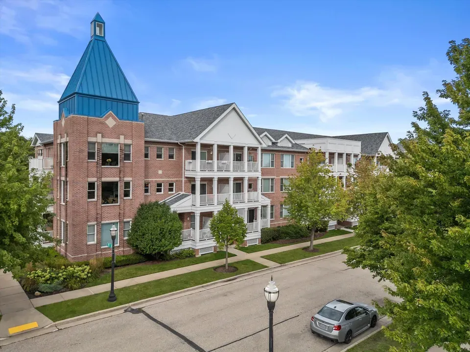 3 Bed 2 Bath Urban Residential Condo in Kenosha, WI - 1
