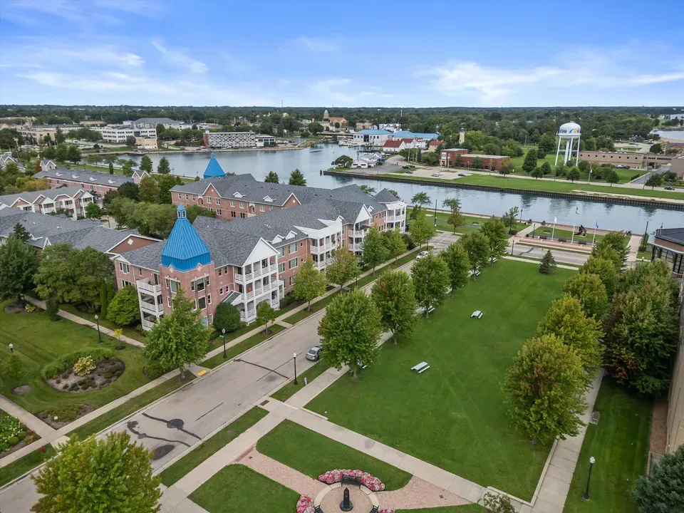 3 Bed 2 Bath Urban Residential Condo in Kenosha, WI - 2