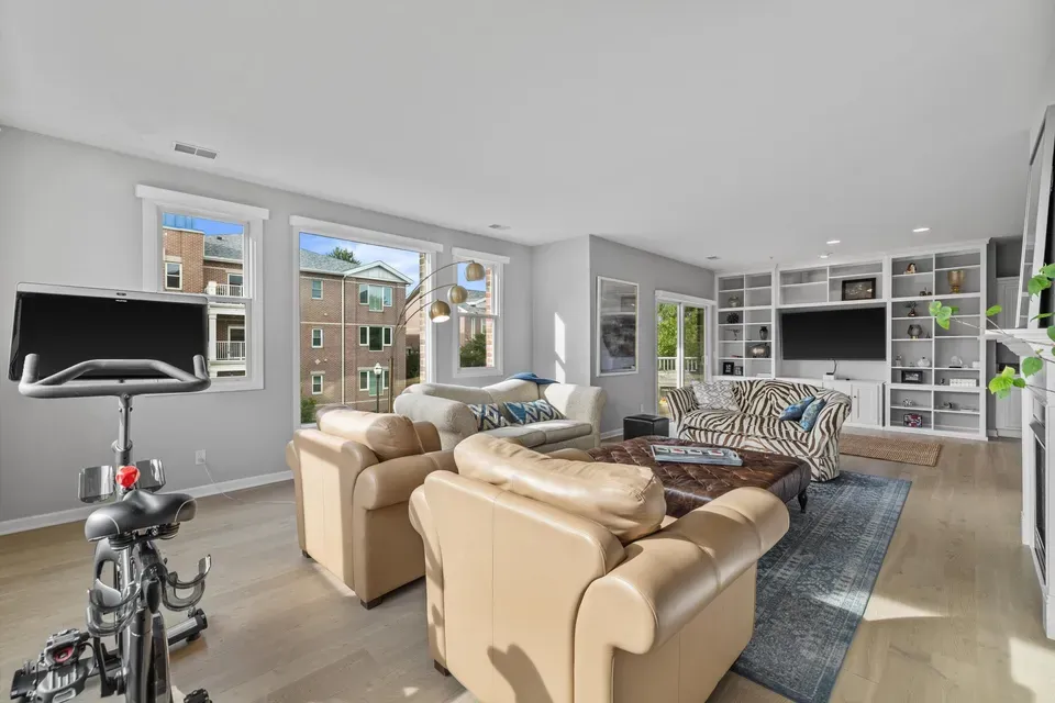 3 Bed 2 Bath Urban Residential Condo in Kenosha, WI - 4