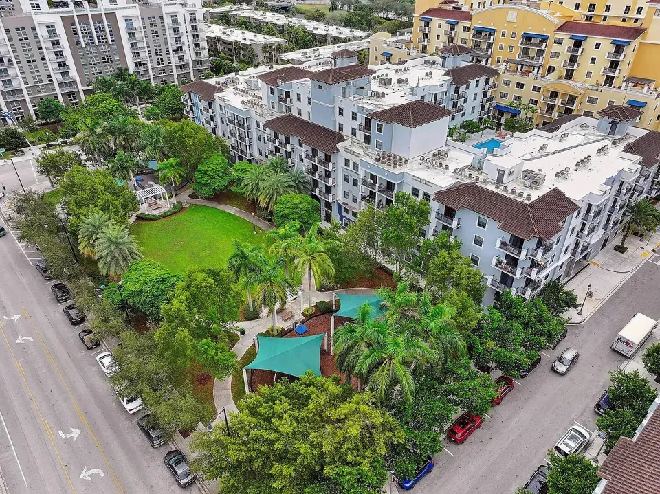 3 Bed 2 Bath Urban Residential Condo in Miami, FL - 3