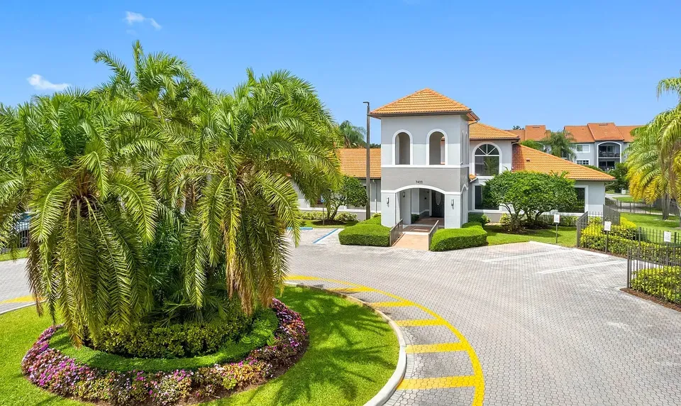 3 Bed 2 Bath Urban Residential Condo in Miami, FL - 2