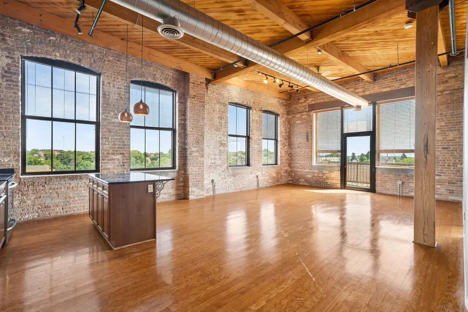 3 Bed 2 Bath Urban Residential Condo in Milwaukee, WI - 2