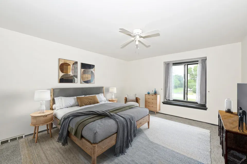 3 Bed 2 Bath Urban Residential Condo in Milwaukee, WI - 4