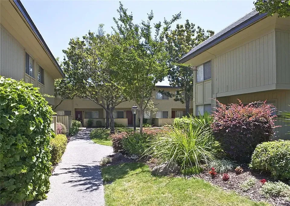 3 Bed 2 Bath Urban Residential Condo in Modesto, CA - 2