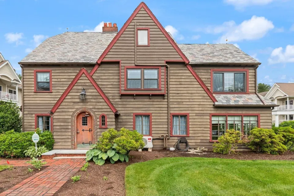 3 Bed 2 Bath Urban Residential Condo in Nashua, NH - 1