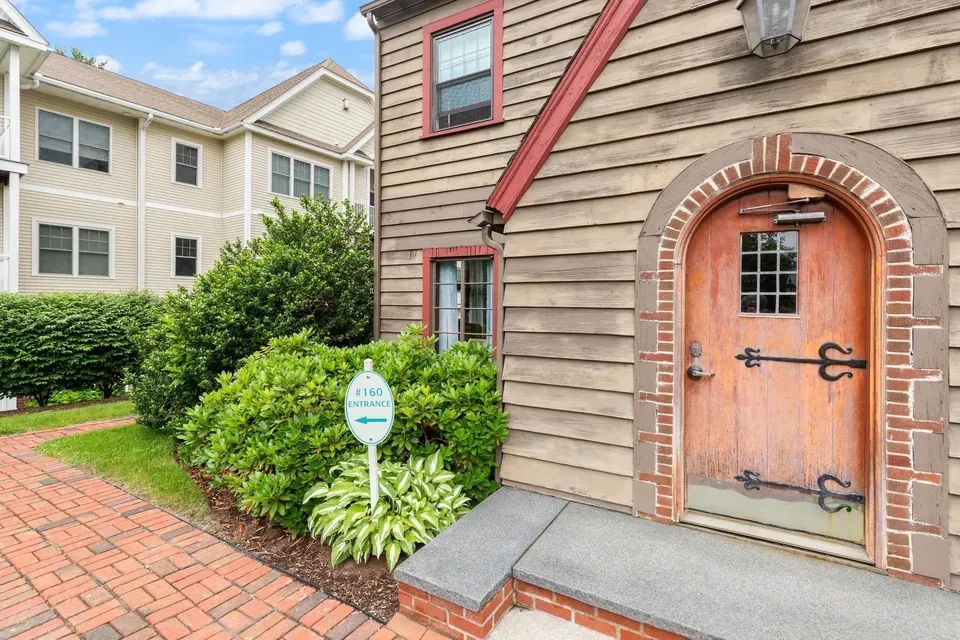 3 Bed 2 Bath Urban Residential Condo in Nashua, NH - 3