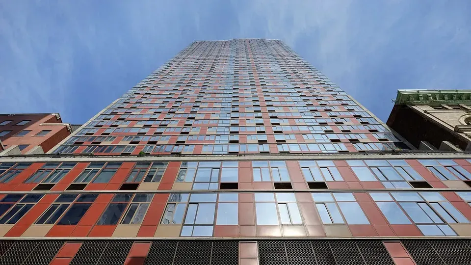 3 Bed 2 Bath Urban Residential Condo in New York, NY - 2