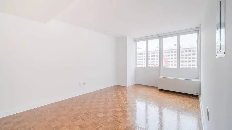 3 Bed 2 Bath Urban Residential Condo in New York, NY - 5