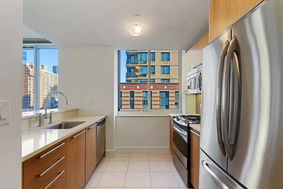 3 Bed 2 Bath Urban Residential Condo in New York, NY - 2