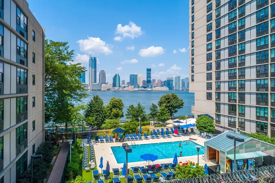 3 Bed 2 Bath Urban Residential Condo in New York, NY - 4