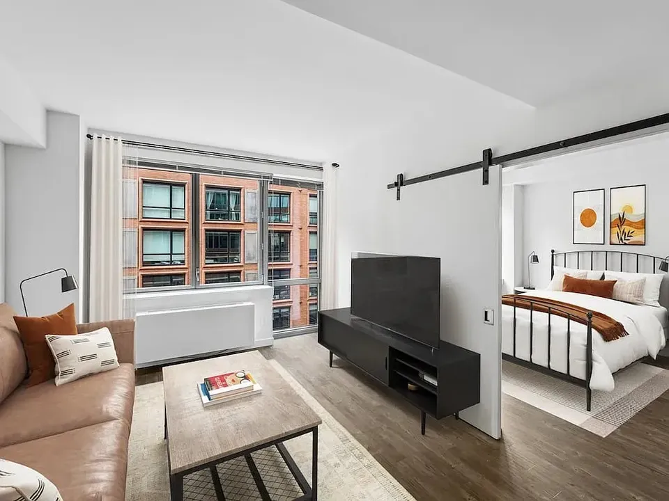 3 Bed 2 Bath Urban Residential Condo in New York, NY - 2