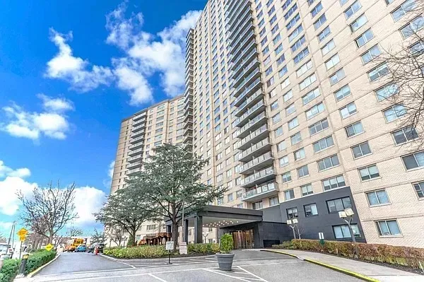 3 Bed 2 Bath Urban Residential Condo in New York, NY - 5