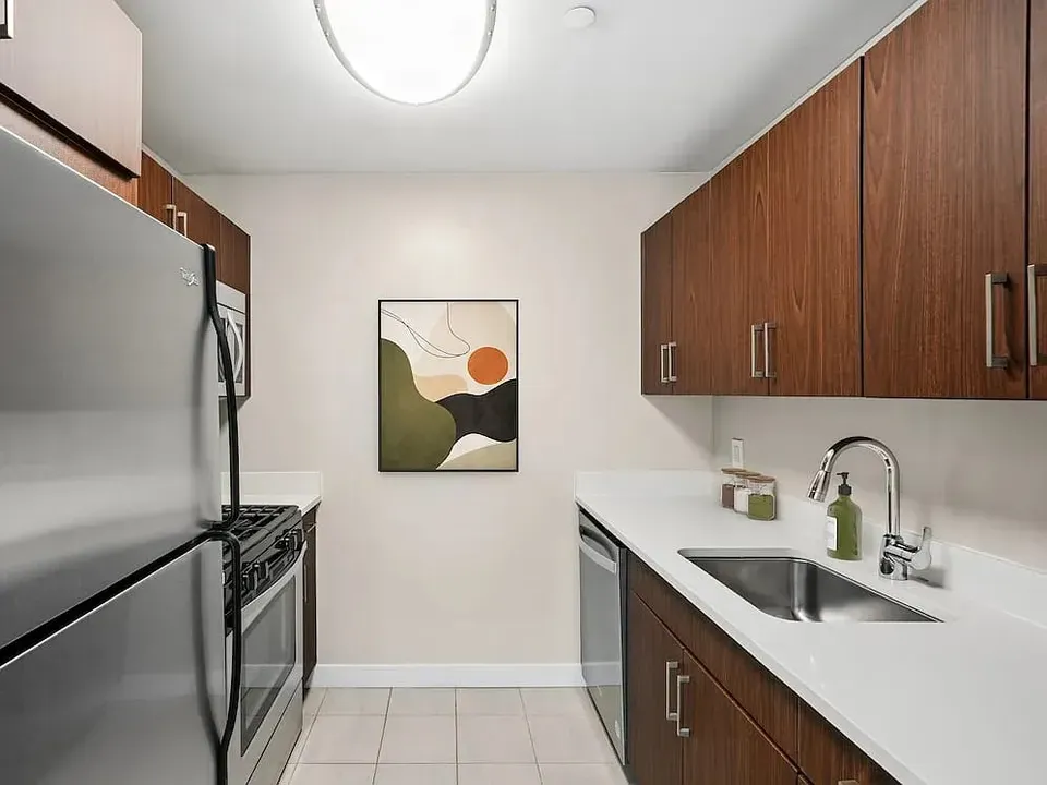 3 Bed 2 Bath Urban Residential Condo in New York, NY - 2