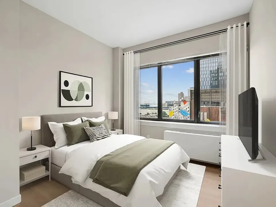 3 Bed 2 Bath Urban Residential Condo in New York, NY - 5