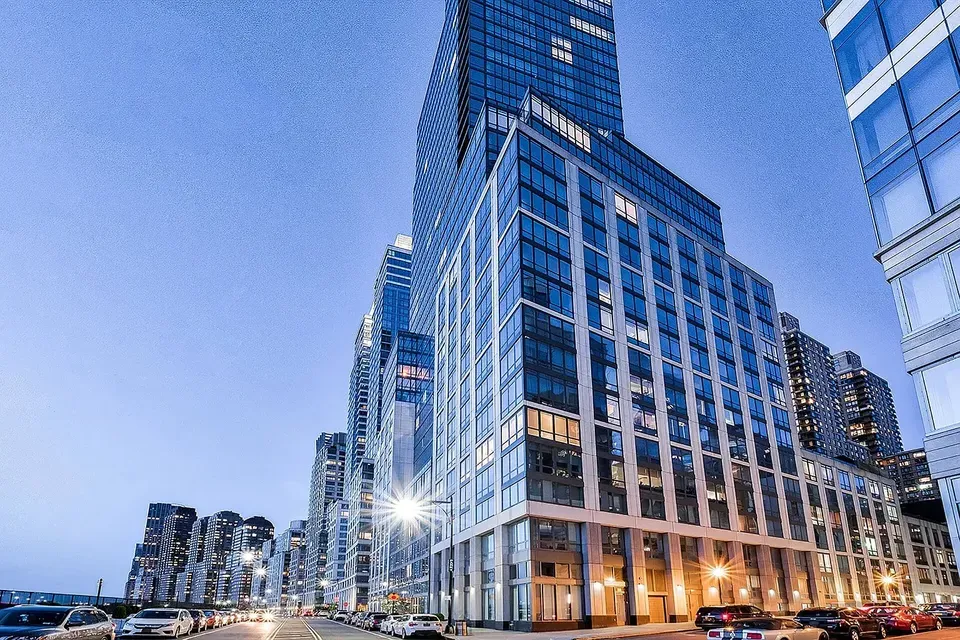3 Bed 2 Bath Urban Residential Condo in New York, NY - 5