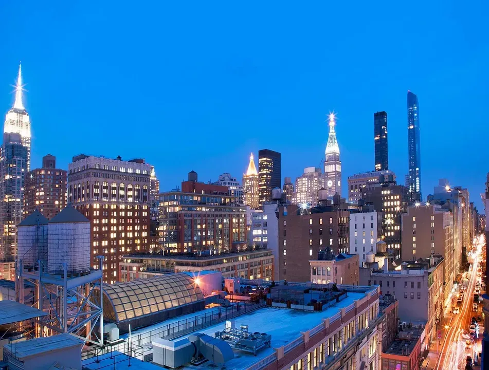 3 Bed 2 Bath Urban Residential Condo in New York, NY - 2