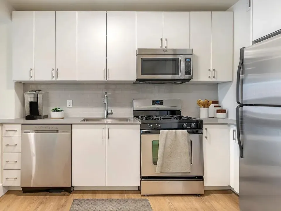 3 Bed 2 Bath Urban Residential Condo in New York, NY - 2