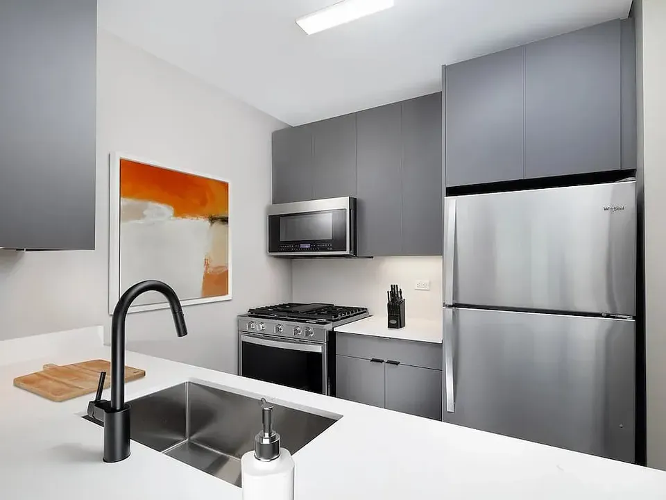 3 Bed 2 Bath Urban Residential Condo in New York, NY - 2