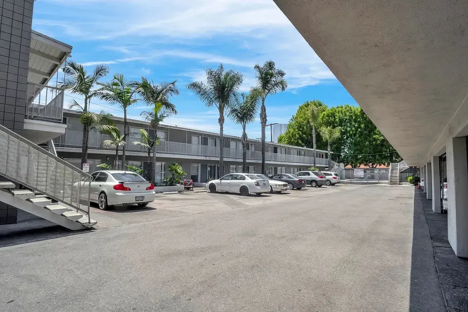 3 Bed 2 Bath Urban Residential Condo in Oxnard, CA - 3