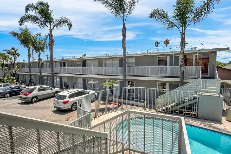 3 Bed 2 Bath Urban Residential Condo in Oxnard, CA - 4