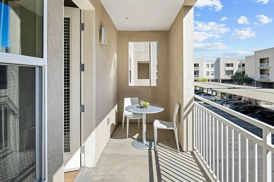 3 Bed 2 Bath Urban Residential Condo in Oxnard, CA - 1