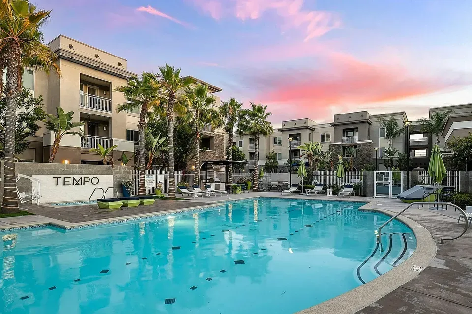 3 Bed 2 Bath Urban Residential Condo in Oxnard, CA - 2