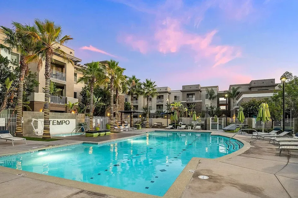 3 Bed 2 Bath Urban Residential Condo in Oxnard, CA - 3