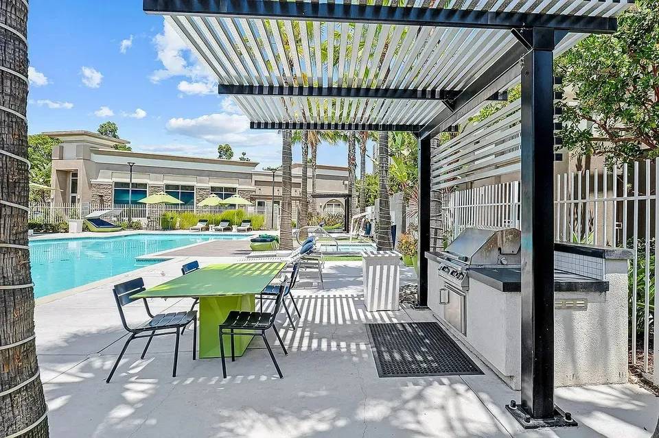 3 Bed 2 Bath Urban Residential Condo in Oxnard, CA - 4