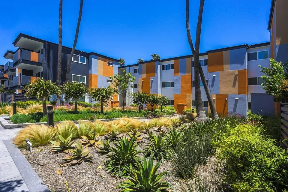 3 Bed 2 Bath Urban Residential Condo in Oxnard, CA - 5