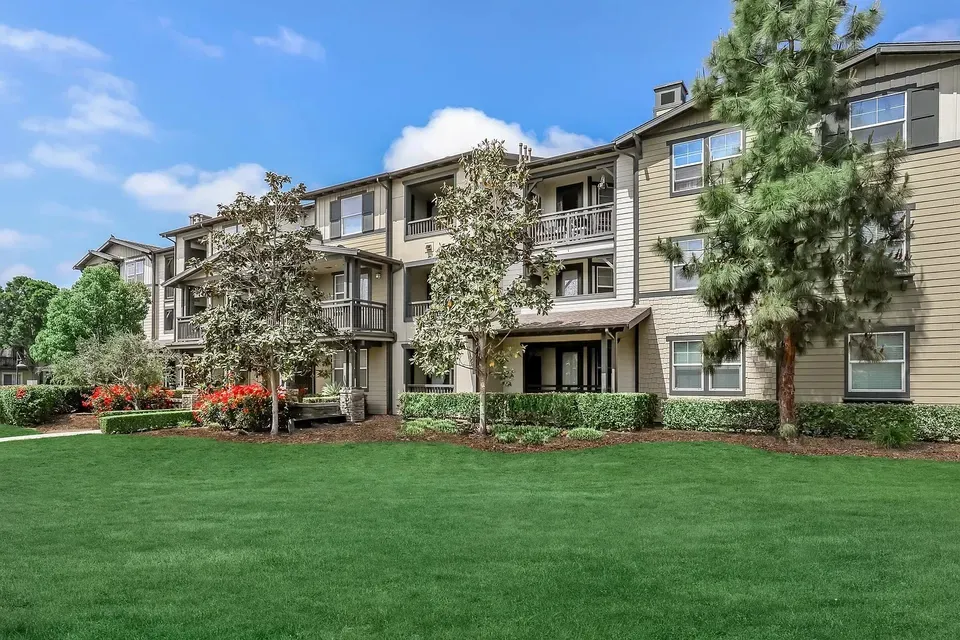 3 Bed 2 Bath Urban Residential Condo in Oxnard, CA - 1