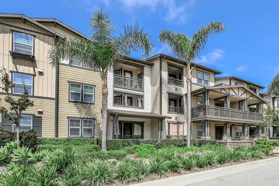 3 Bed 2 Bath Urban Residential Condo in Oxnard, CA - 2