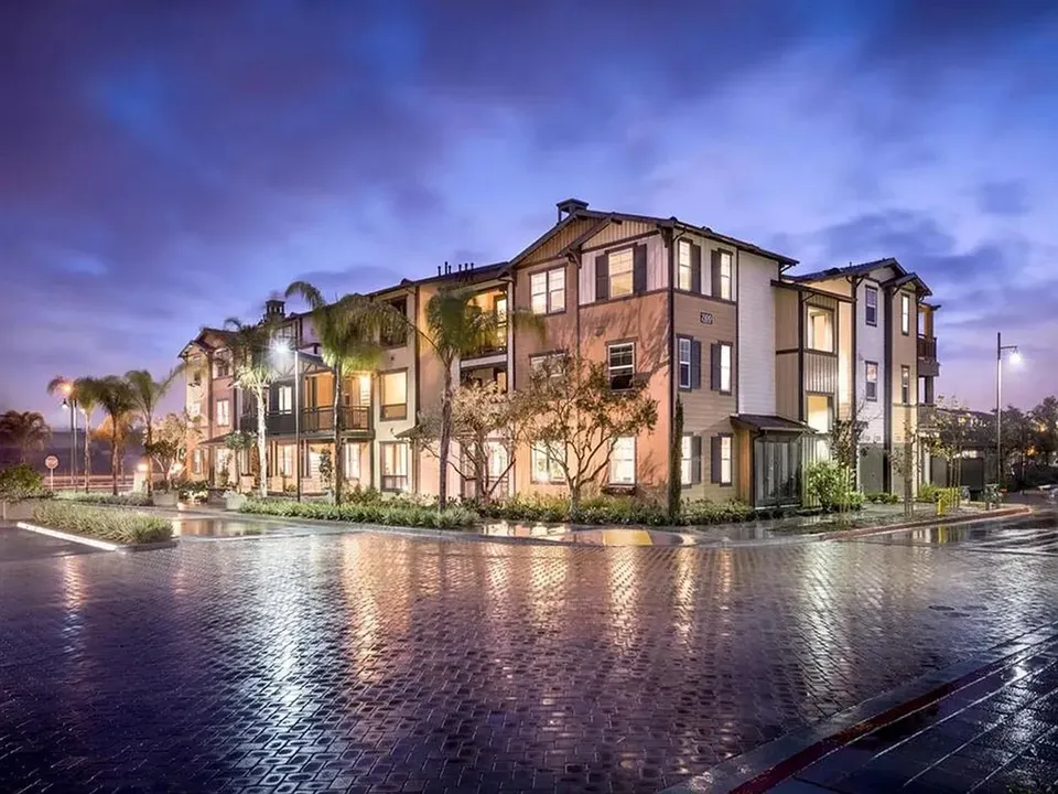 3 Bed 2 Bath Urban Residential Condo in Oxnard, CA - 3
