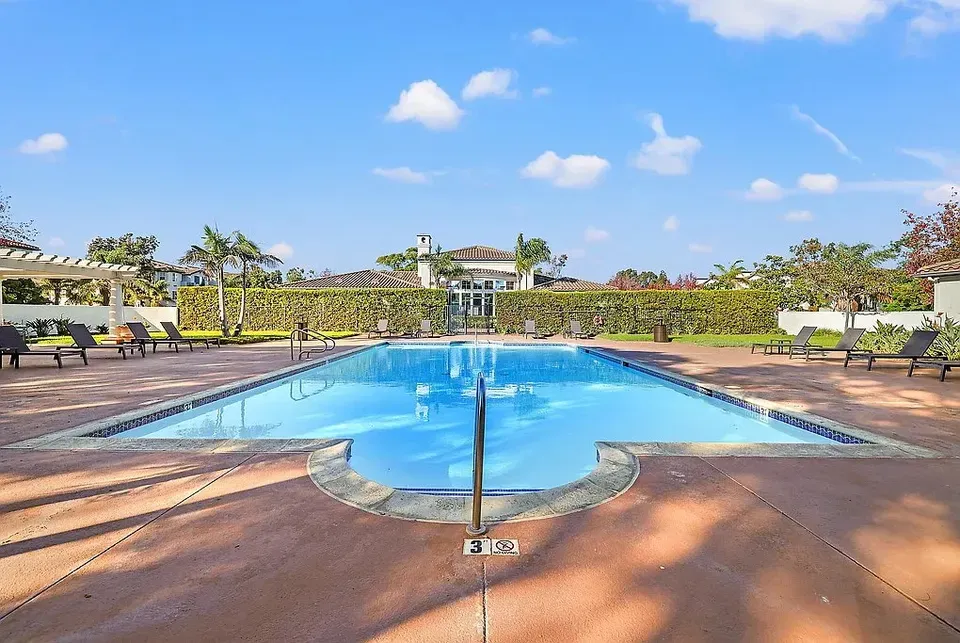 3 Bed 2 Bath Urban Residential Condo in Oxnard, CA - 1