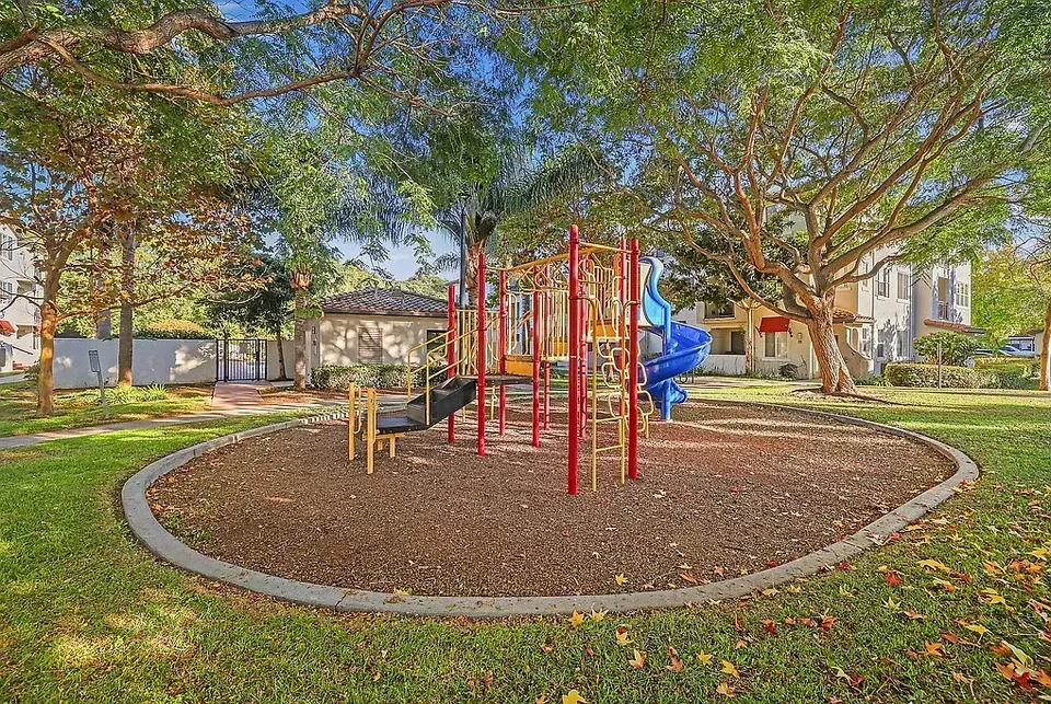 3 Bed 2 Bath Urban Residential Condo in Oxnard, CA - 4