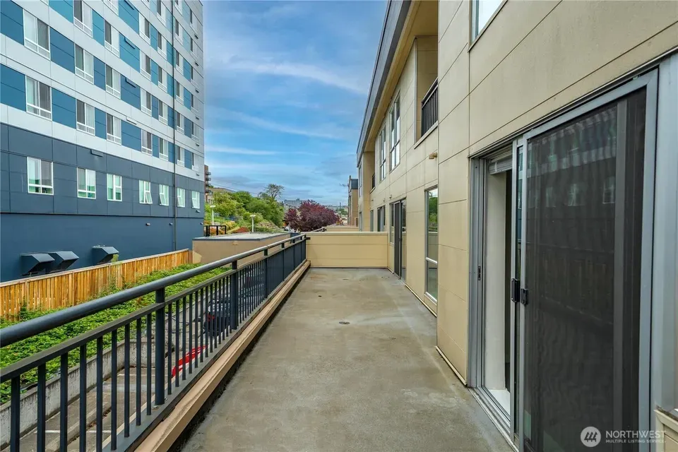 3 Bed 2 Bath Urban Residential Condo in Seattle, WA - 5