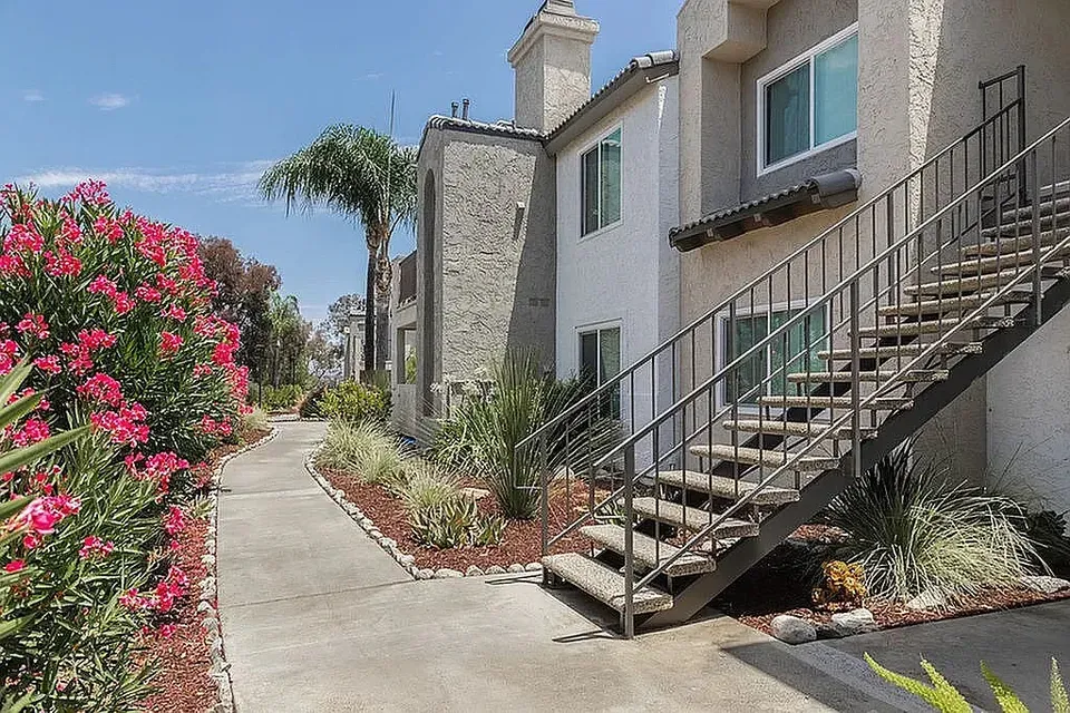 3 Bed 2 Bath Urban Residential Condo in Temecula, CA - 3