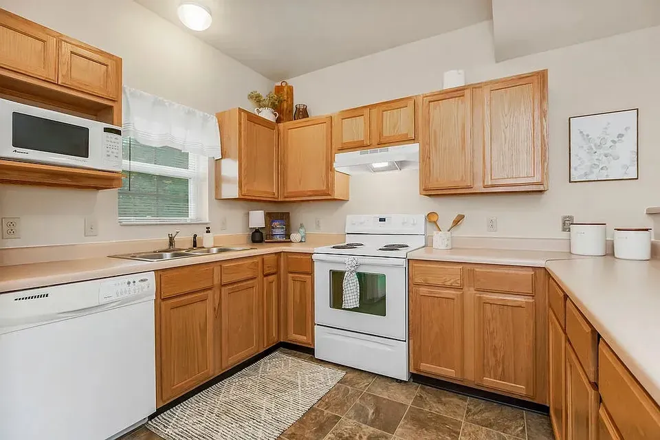3 Bed 2 Bath Urban Residential Condo in Topeka, KS - 2