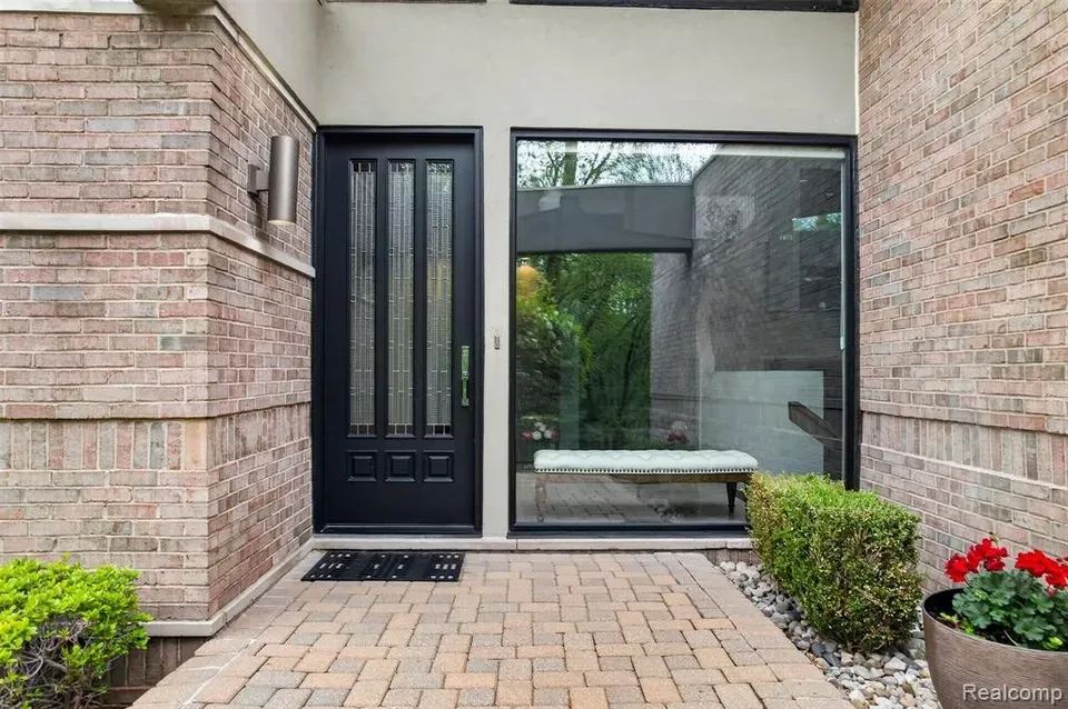 3 Bed 2 Bath Urban Residential Condo in Troy, MI - 5