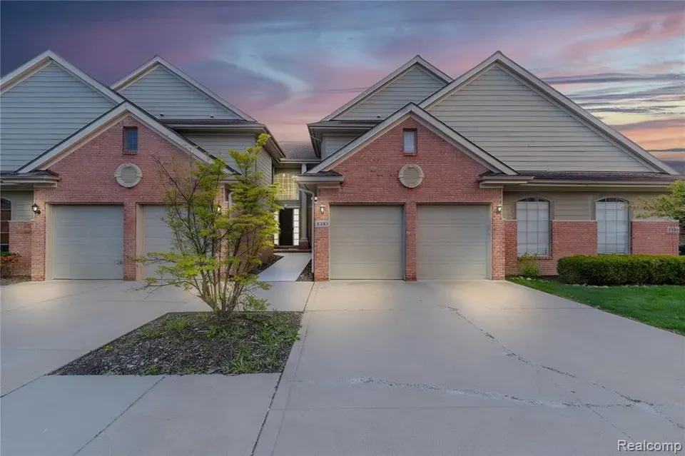 3 Bed 2 Bath Urban Residential Condo in Troy, MI - 1