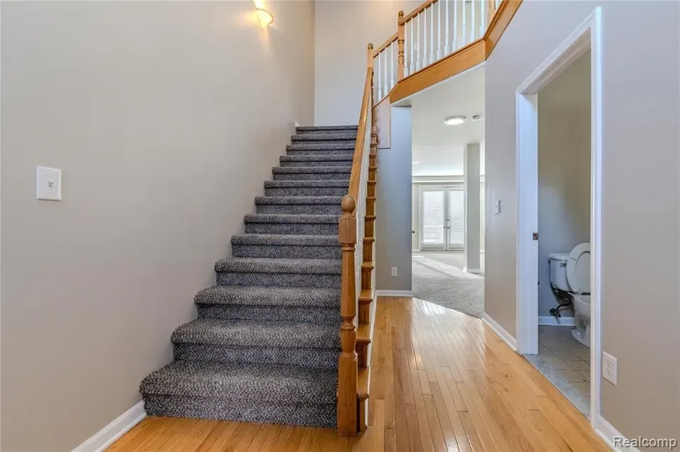 3 Bed 2 Bath Urban Residential Condo in Troy, MI - 5